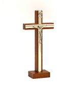 Kríž drevený s lištou na postavenie – hnedý